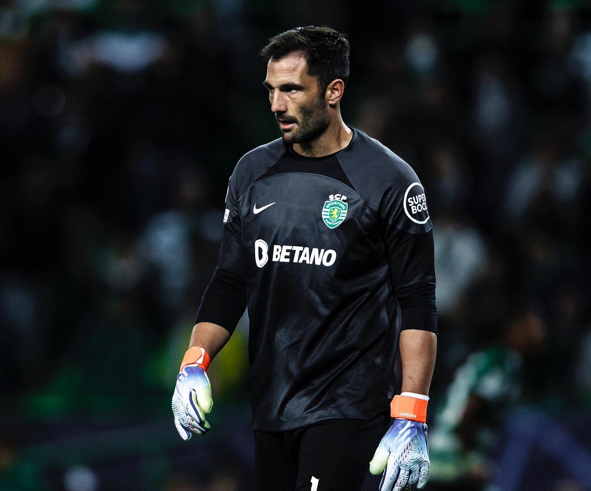 Com a cabeça ainda a pensar na derrota de ontem. Momento difícil mas todos juntos vamos conseguir dar a volta. É tempo de continuar a tentar corrigir e trabalhar a 200%. Obrigado pelo vosso apoio. 🟢⚪️👊🏼