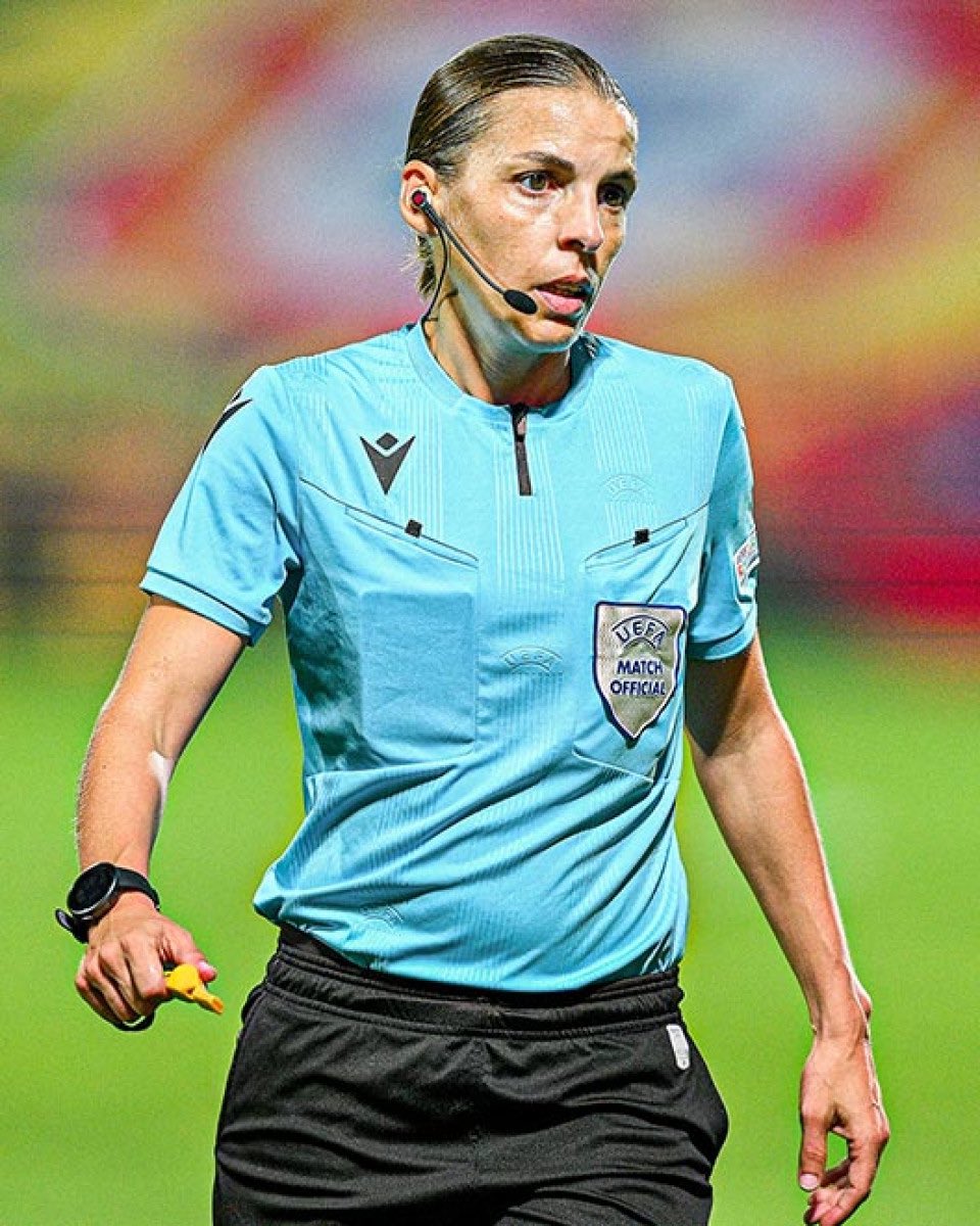 PHOENIX_A_1980's tweet photo. La señora arbitra del partido @realmadrid vs @CelticFC mis respetos. Les está dando una cátedra de arbitraje a los corruptos hombres arbitros de la @uefa y de la @LaLiga. Aprendan. Esta mujer merece una mension de honor. Eso es arbitrar bien un partido de fútbol @rfef. https://t.co/5qsvMbc5Cv