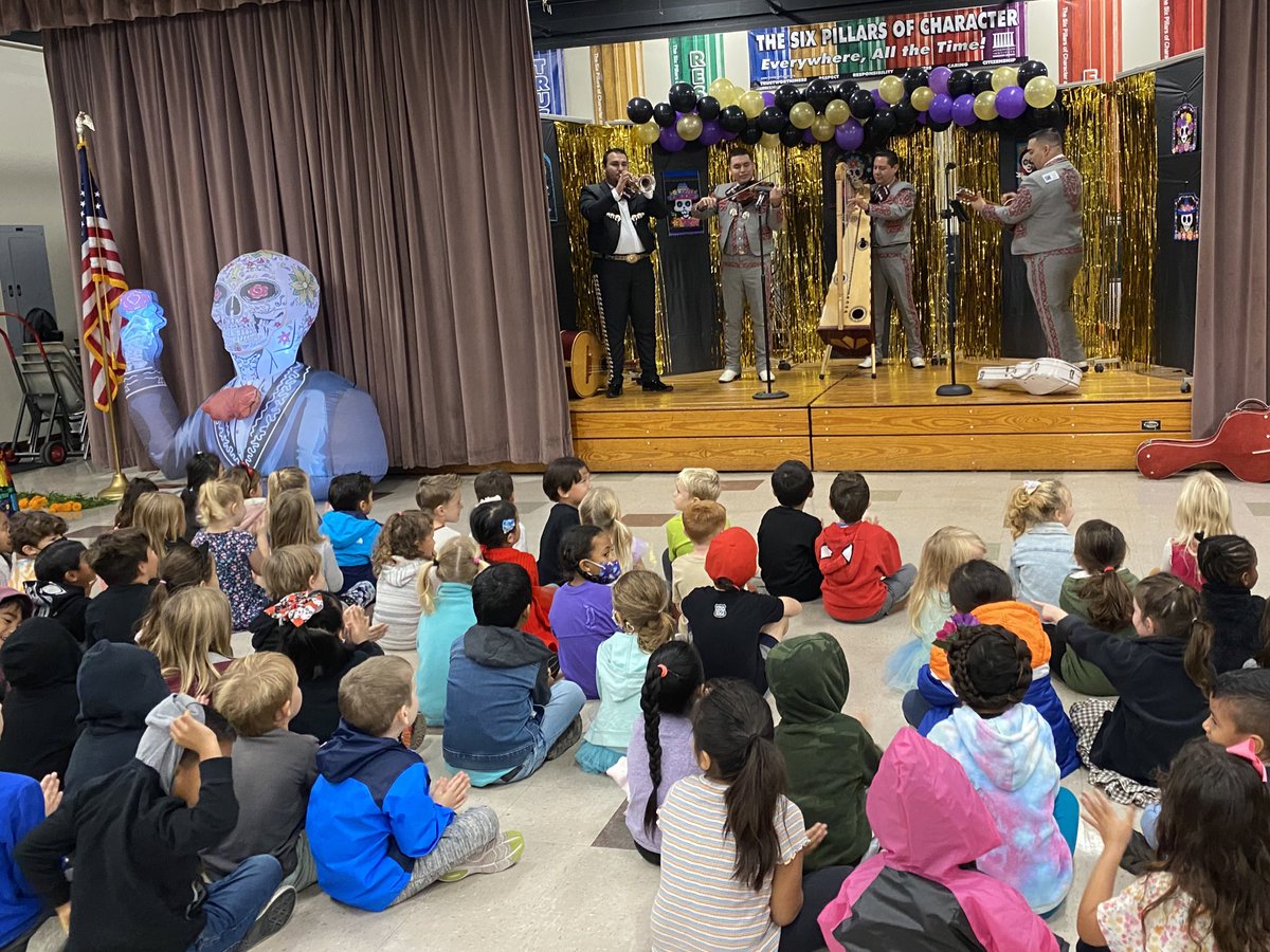 Amazing and beautiful Día de los Muertos celebration at <a href="/ValleyElemPUSD/">Valley Elementary</a>! Students, families, and staff dressed up, ate pan dulce and tamales, set up elaborate ofrendas, and were serenaded by mariachi.