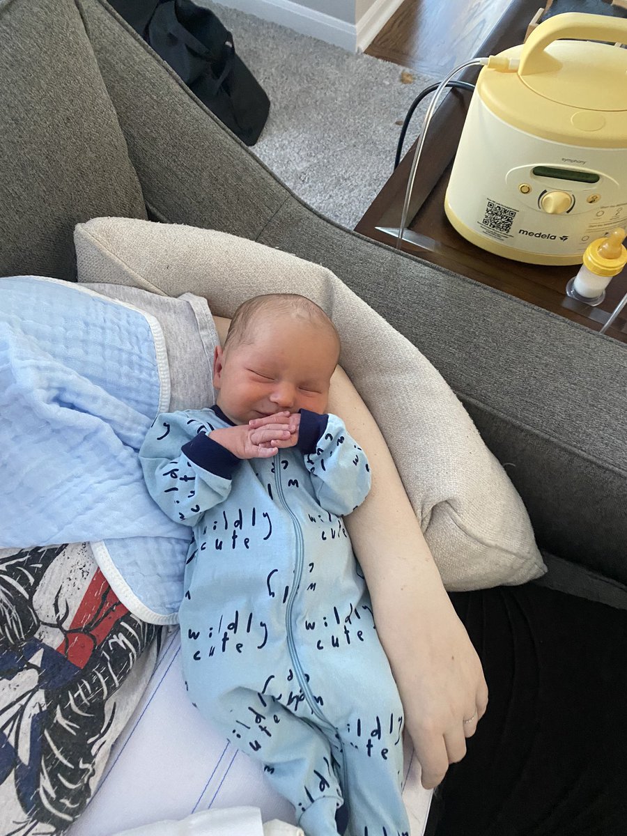 steffherb09's tweet photo. I am so happy my mom uses a Medela pump! @Medela_US https://t.co/mOmvT9XUun
