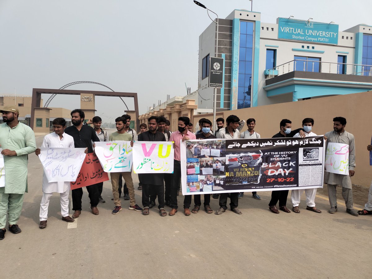 shkhamza3650's tweet photo. Never give up students they will come to the knees  #WeRejectVUResult2022 
@AliZafarsays 
@arifhameed15 @ARYNEWSOFFICIAL https://t.co/FyWmlPo3Xh