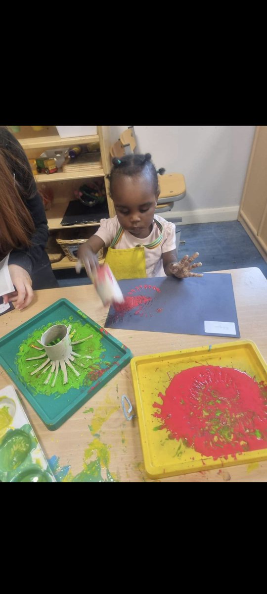 Exploring pattern and colour whilst making fireworks in our 2-3 room look at that concentration <a href="/Sharon16145110/">Sharon Constable</a> <a href="/Alison1Bowers/">Bowers Alison</a> <a href="/GlasgowLEL/">LEL Team</a>
