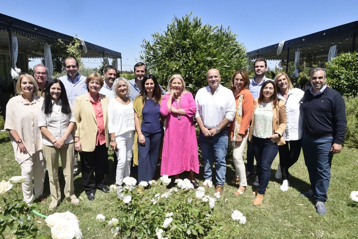 metchecoin's tweet photo. Asumí el gran desafío de presidir la @CCARIPba. Seguiremos consolidando el partido en el territorio y trabajando de manera ampliada con los legisladores provinciales y nacionales. Afianzando el diálogo con todos los que respeten los principios republicanos. 🧵 https://t.co/cEZdb0lr6c