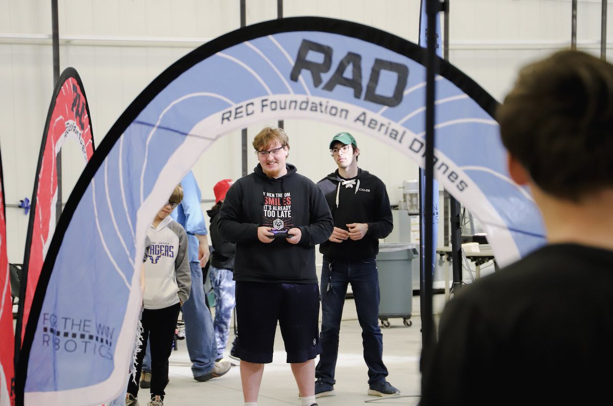 autonomoustech1's tweet photo. 🚨🏁 The 1st #DRONETECH Aerial Drone Competition is underway! #Blackout @REC_Foundation  #ThinkAutonomous https://t.co/ZSQUHwP2iy