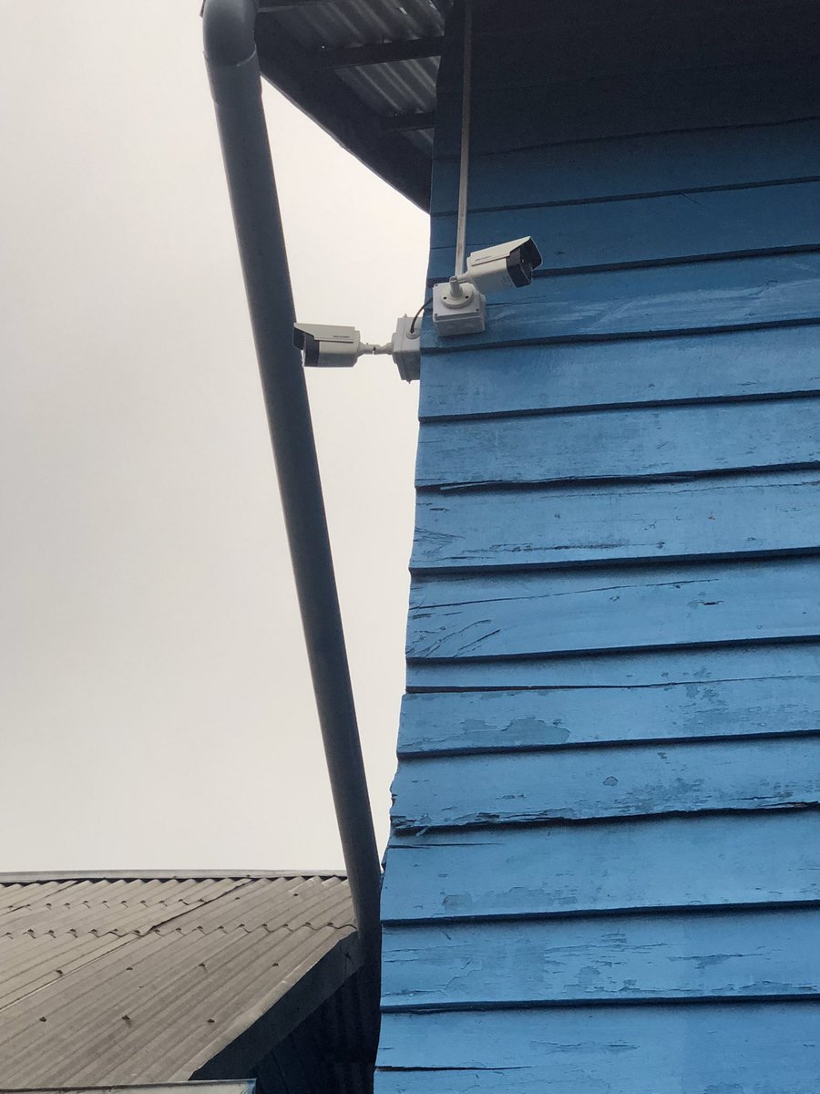 AfrikaSoga's tweet photo. L’implantation de la vidéosurveillance non pas dans un hôtel de luxe mais dans un établissement scolaire à Goma en #RDC est un succès pour moi et pour toute l’équipe  ! Dans un milieu aussi reculé et très instable du monde, nous avons su affirmer notre devoir ! https://t.co/3C7hNNvPhQ