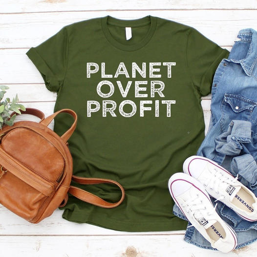 This ad for a "free" t-shirt popped up on my feed.  As if the planet needs more t-shirts.  Wonder how much water was required in its manufacture including that needed for cotton growth?
#ironicecowaste #climate #climatecrisis #GlobalWarming