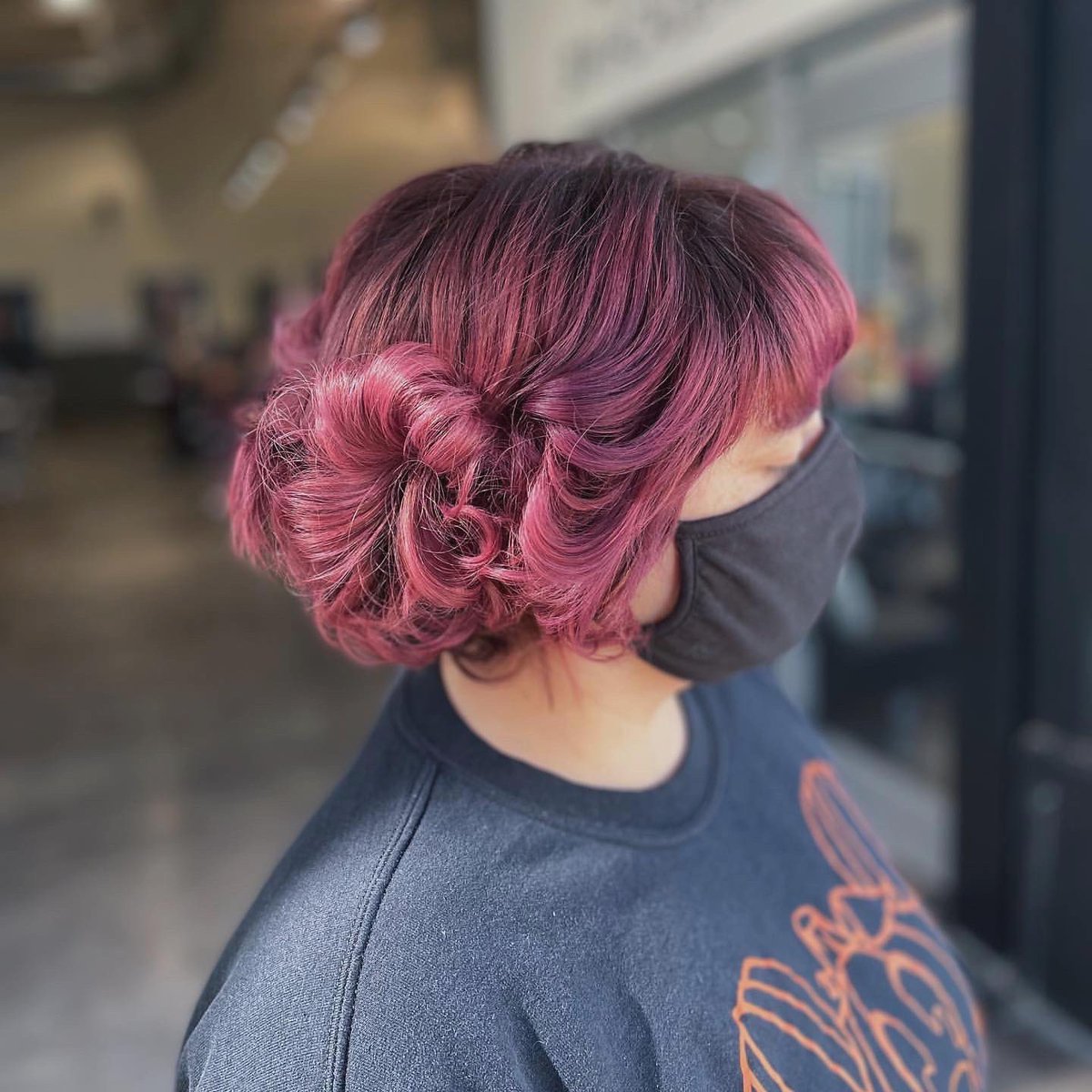 A subtle but elegant thermal set✨

Created by @inspiredby.annastylez
.
.
.
#thermalset #thermal #curl #pmtsnorman #cosmetology