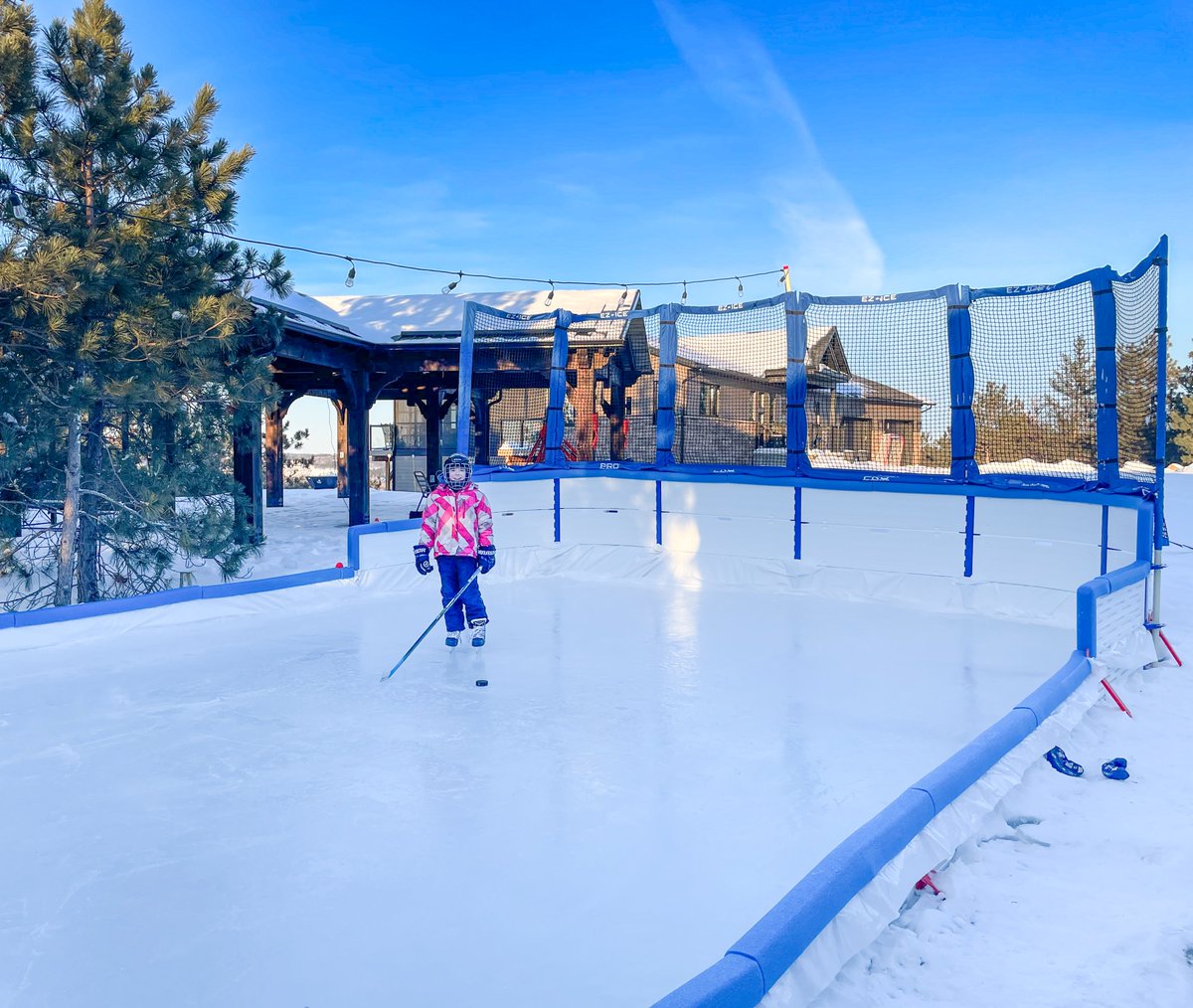 Build the rink of your dreams at home this winter😍🏒✨

#ezice #ezicerinks #outdoorrink #backyardrink #hockey #hockeyfamily #odrseason #odrheaven #icerink #skate #winteriscoming #hockeyplayer