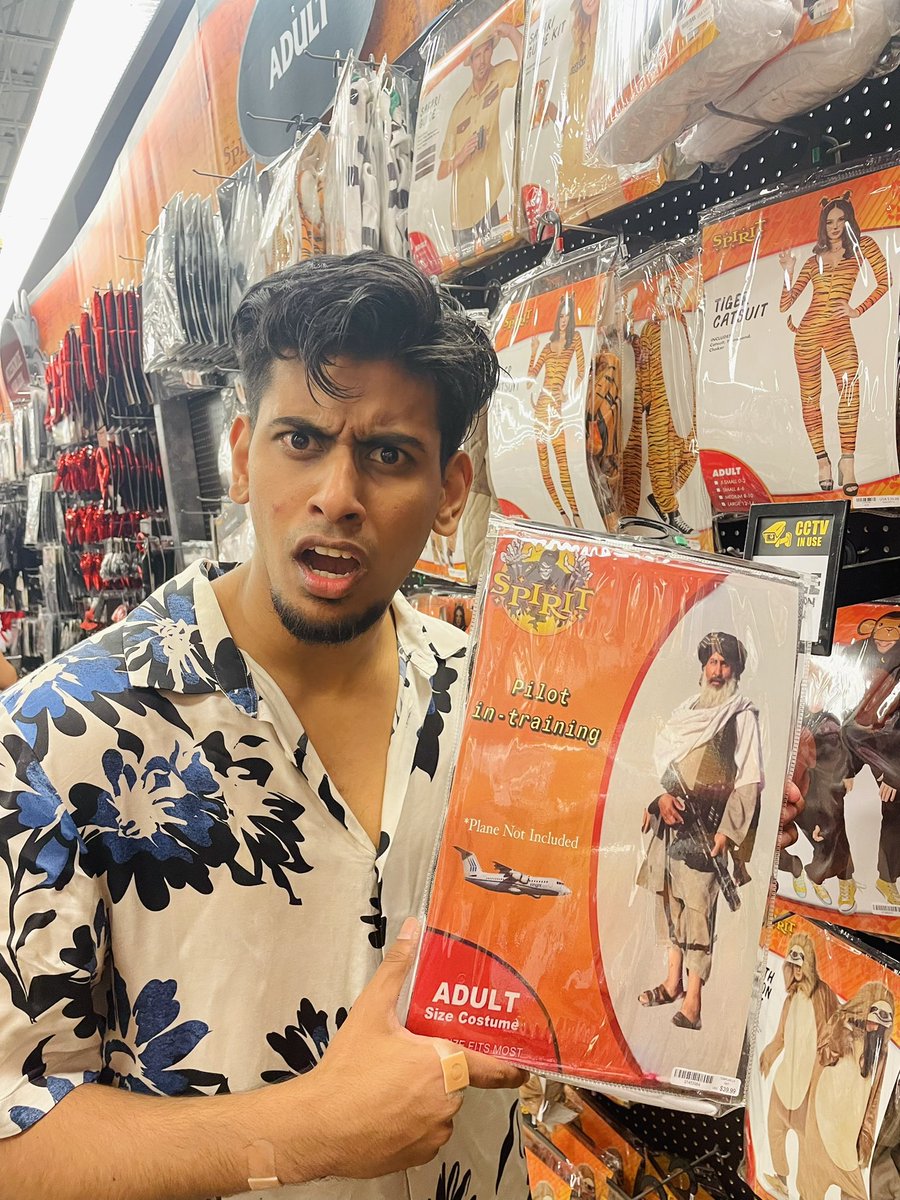 princeabdullaaa's tweet photo. AINT NO WAY!?! 😱 @SpiritHalloween Full video YT video: https://t.co/6kkbHCQBQs https://t.co/jPCBW6XAZQ