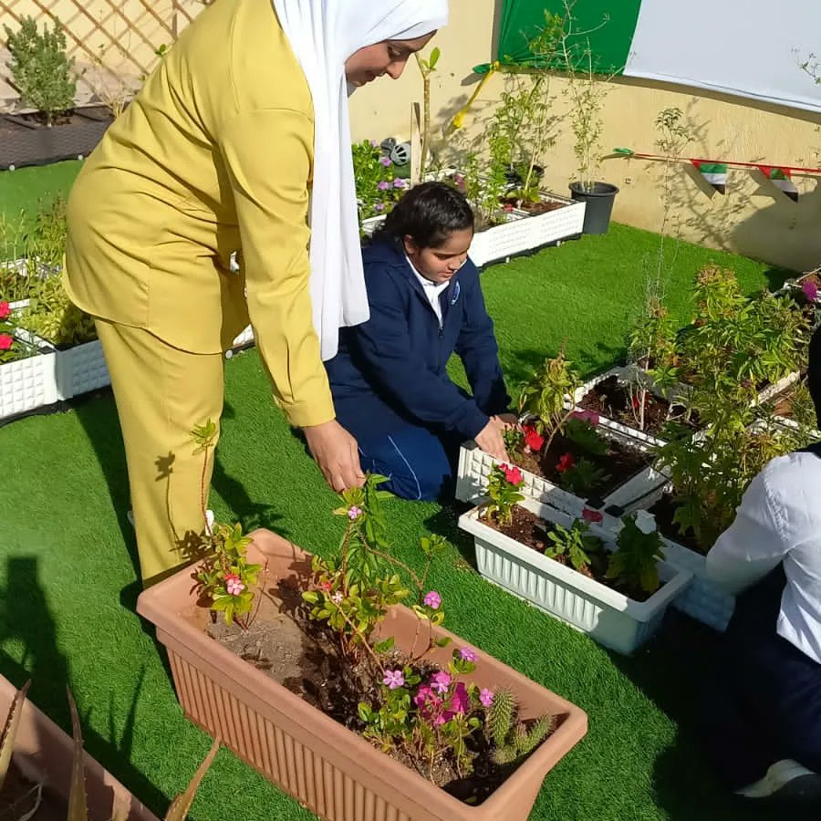 BelvedereInt's tweet photo. Green Committee Commitment 

Miss Nisrein and the senior girls are working hard to keep our school garden growing and glowing. The garden is one of the initiatives the Green Committeehas in place to help our school stay green. 

#Belvedereinternationalschool
#greencommittee https://t.co/iQY0Hk0yFd