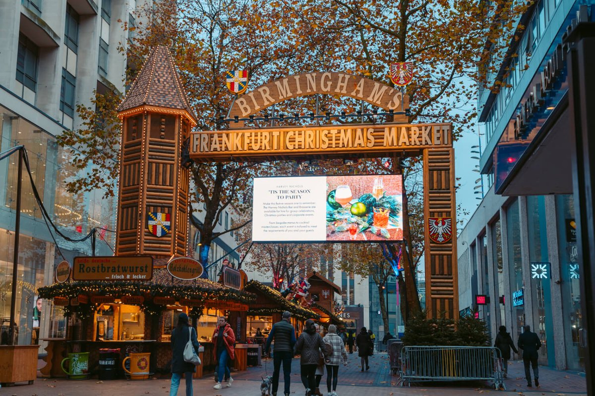 1stPLACEBUSINE1's tweet photo. If you really want to impress your clients, why not roll out the red carpet with a meal they’ll never forget? Whether that means delighting your guests by taking them to a Michelin-star restaurant.......
 #festivevibes #hospitalityservices #birminghamgermanmarket🎄🎅🏻#2022 https://t.co/rXJq1kvShz