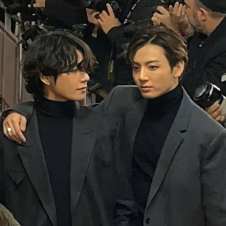 juicytaekook's tweet photo. #taekookau

Sick of the pretense, the inguenity and the bigotry, Jungkook and Tae hate their families. 

It doesn't help that they have to attend family events every weekend. What happens when they decide to team up, make their lives a living hell and fall in love while at it? https://t.co/Dpnl5L3qqj