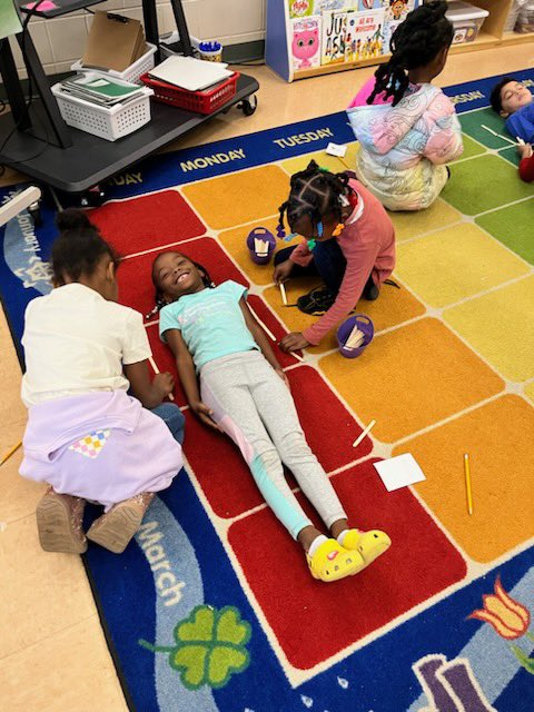 MPS_LucyLaney's tweet photo. Measuring with popsicle sticks
#FirstGradeFamily #JoyInLearning https://t.co/7IT79EYc6b