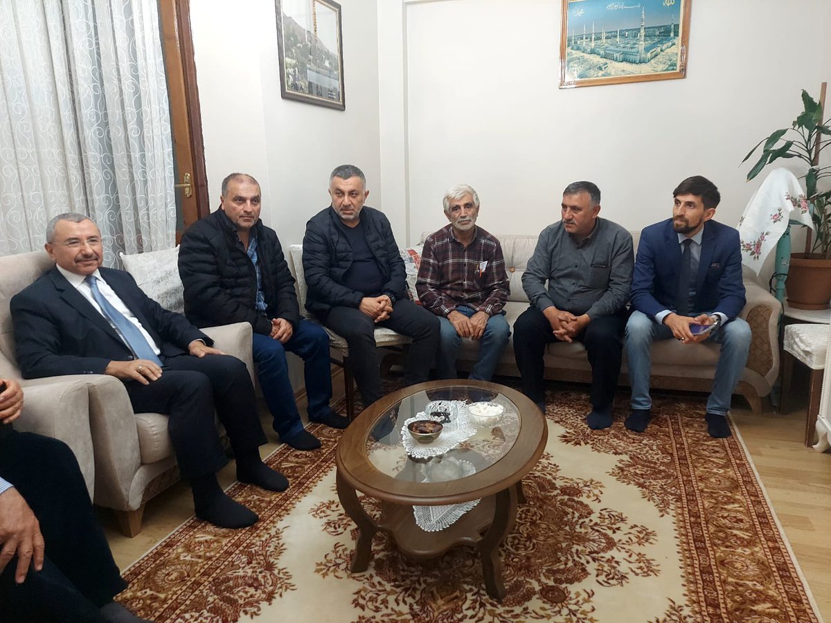 bbismailerdem's tweet photo. Kayışdağı Mahallesinde akrabamız Selahattin Kavlak beye; @h_ibrahimyazici @Abdurahmanakr @kyasett29594725 ile ziyarette bulunduk.

Selahattin beyin ve Kavlak ailesinin şahsımıza göstermiş oldukları sevgi ve muhabbetletlerine ayrıca misafirperverliklerine çok çok teşekkür ederim. https://t.co/m4uX4KU4vv