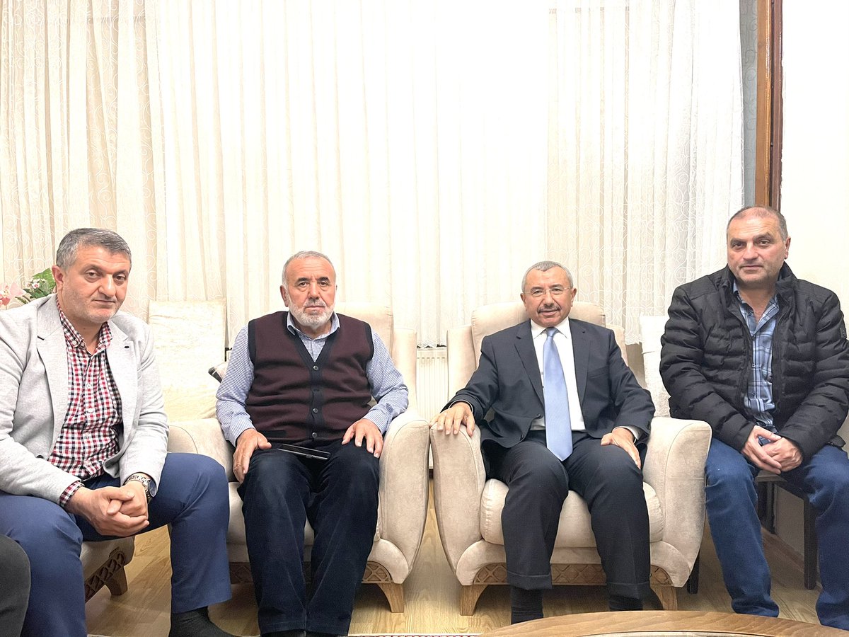 bbismailerdem's tweet photo. Kayışdağı Mahallesinde akrabamız Selahattin Kavlak beye; @h_ibrahimyazici @Abdurahmanakr @kyasett29594725 ile ziyarette bulunduk.

Selahattin beyin ve Kavlak ailesinin şahsımıza göstermiş oldukları sevgi ve muhabbetletlerine ayrıca misafirperverliklerine çok çok teşekkür ederim. https://t.co/m4uX4KU4vv