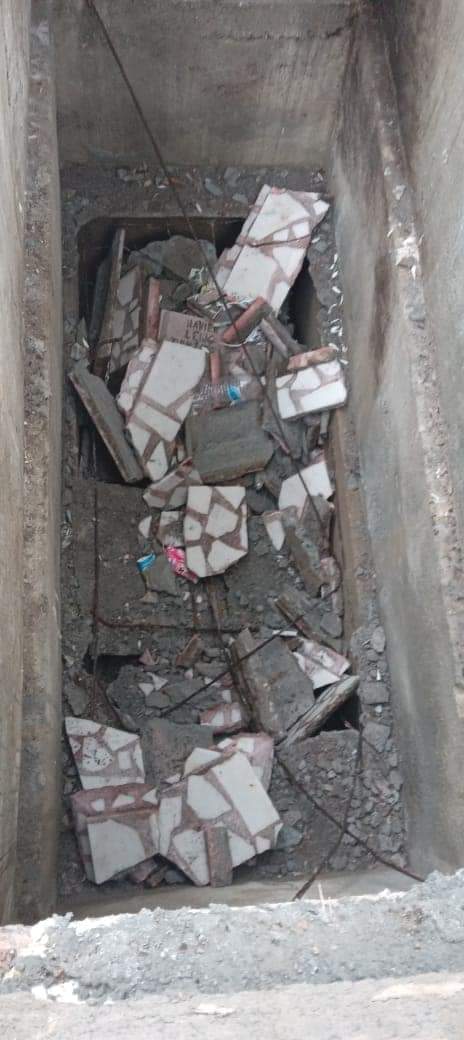 #ENTÉRATE 📢 Caen menores y una mujer en tumba de #Guadalupe

Fue en un panteón de la colonia La Joyita, en Guadalupe, donde esta mañana dos menores de edad y una mujer adulta cayeron al interior de una tumba que se encontraba en mal estado.

Al lugar arribó <a href="/PC_NuevoLeon/">Protección Civil NL</a>