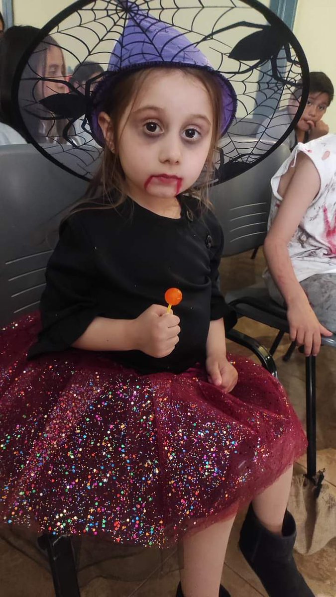 HernanBehrens's tweet photo. En la Biblioteca Popular Mariano Moreno
Festejamos #Halloween con lxs más #Pekes "La ilusión de los niños aporta a la imaginación para formar personas fuertes y creativas"
La pasamos muy lindo!🎃👻👿🤡👺
@ric_sastre #Sarmiento https://t.co/BxTiAeyU3o