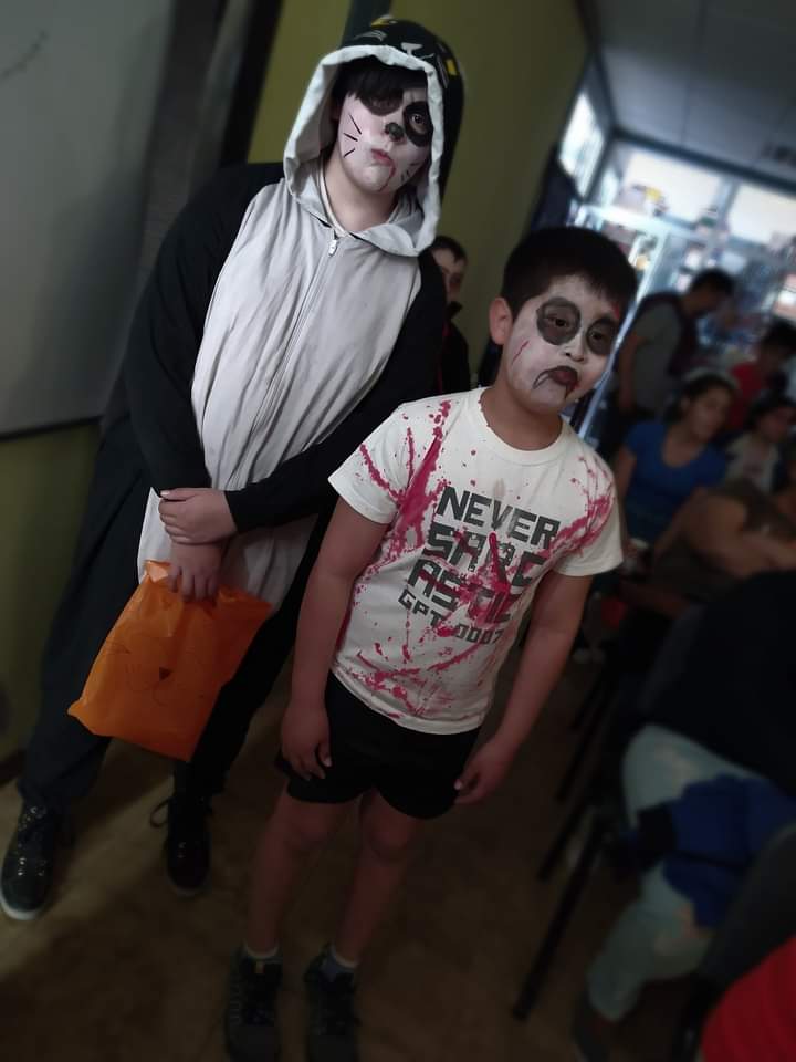HernanBehrens's tweet photo. En la Biblioteca Popular Mariano Moreno
Festejamos #Halloween con lxs más #Pekes "La ilusión de los niños aporta a la imaginación para formar personas fuertes y creativas"
La pasamos muy lindo!🎃👻👿🤡👺
@ric_sastre #Sarmiento https://t.co/BxTiAeyU3o