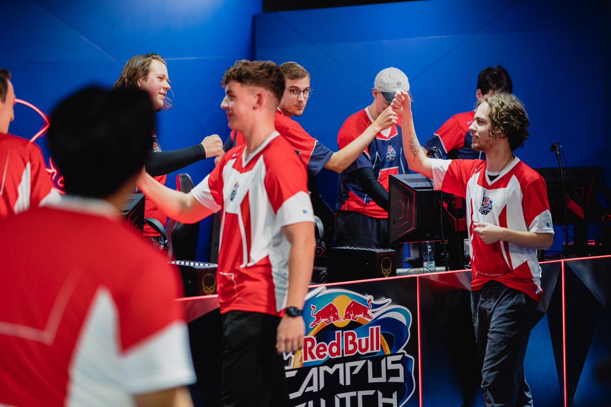 FIG_esports's tweet photo. Üsi Studente vo üsem Server hend ehres Glück am @RedBullCH Campus Clutch probiert. Sussy @ScytheofSeraph hed imene knife fight gschosse aber verdient gwunne, gg wp !
📸 : Armon Ruetz
#RedBullCampusClutch2022 
#VALORANT https://t.co/Wk0oayQi2s