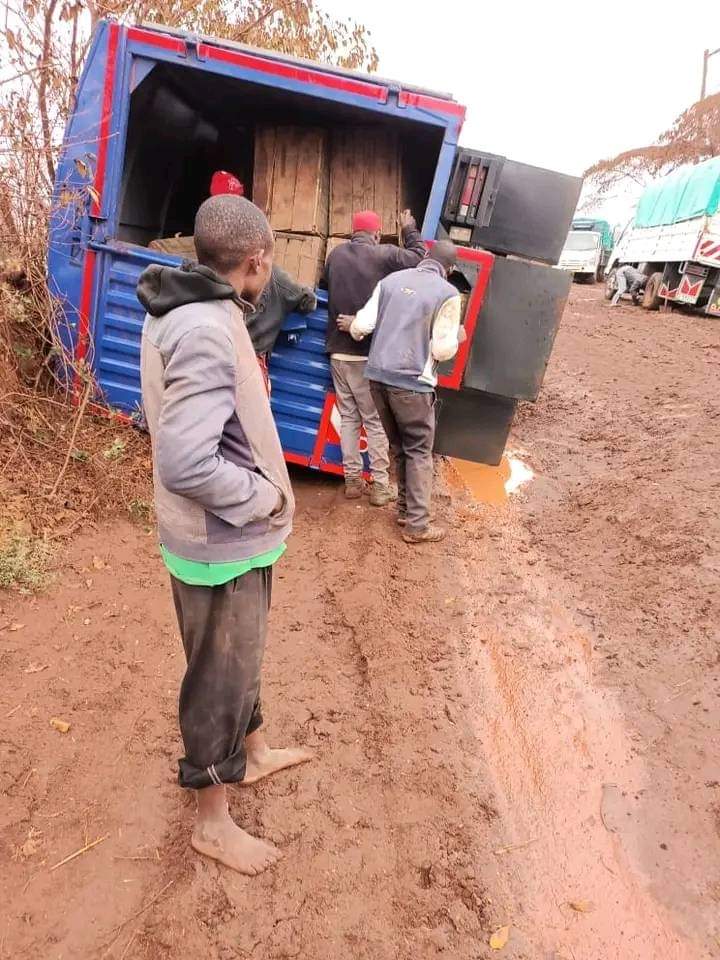 OtumaNic's tweet photo. @KoinangeJeff @citizentvkenya Jeff this was yesterday illasit  - Taveta road after short rains. The road is impassable. Ask our able CS @kipmurkomen to construct the road for ease transport of perishable goods. https://t.co/gKK8lDLXDc