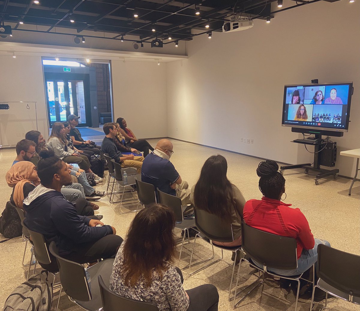 NavNanwa's tweet image. Great turnout at the CBC @WindsorFilmFest information session for emerging filmmakers and content creators. @CBCWindsor @UwindsorSoca 🎥