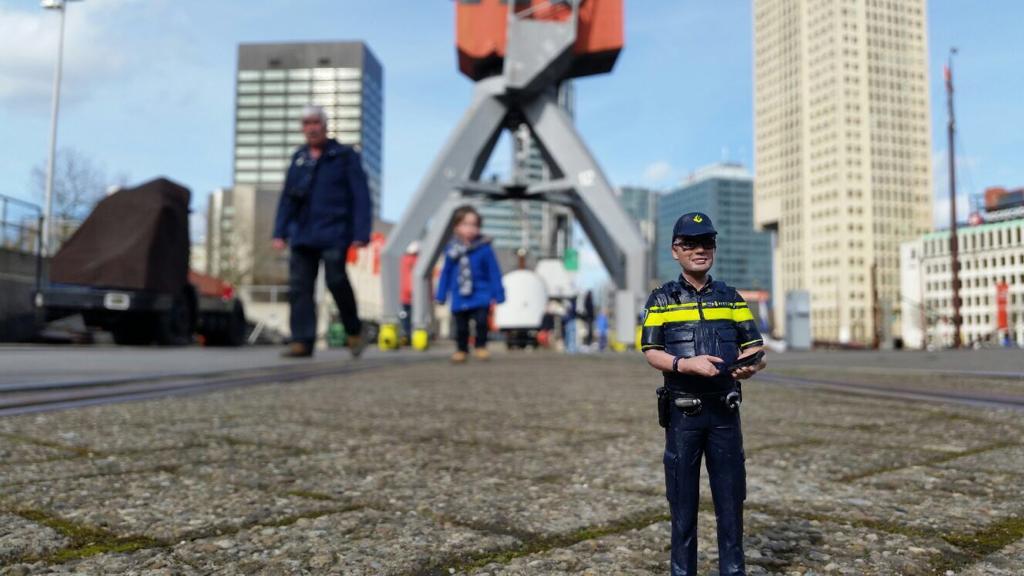 Door een blessure aan m'n knie ben ik helaas de komende tijd niet in uniform aan het werk. 

Gelukkig kan ik veel digitaal werken en kan ik met vervoer op maat of met maten toch her en der uit de voeten. ;-)  

En stap voor stap terug naar normaal. #komtgoed