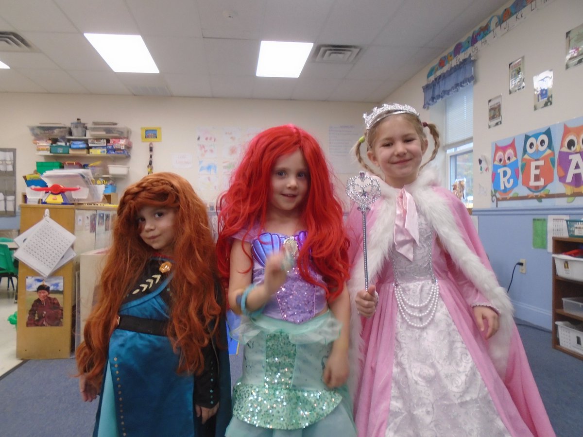 MLCDS_NJ's tweet photo. Halloween Parade and festivities at MLCDS! https://t.co/bROVrbB7Hk