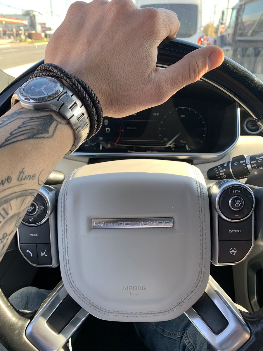 johnny___photos's tweet photo. I ain’t flashy, but shit… I could get used to 500+ miles a tank…. #dieselRangeRover #landrover #RangeRoverHSE https://t.co/7ar2ShViQF