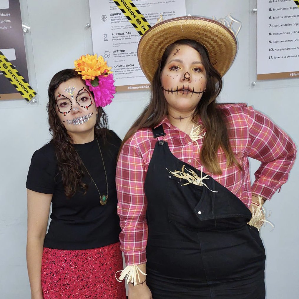 GrupoCimarron1's tweet photo. Esta temporada demostramos nuestra creatividad con diversión e increíbles disfraces 🎃🧟‍♀️🧙‍♂️☠️ | #SiempreEnLaCima https://t.co/LsWF2qBgVm