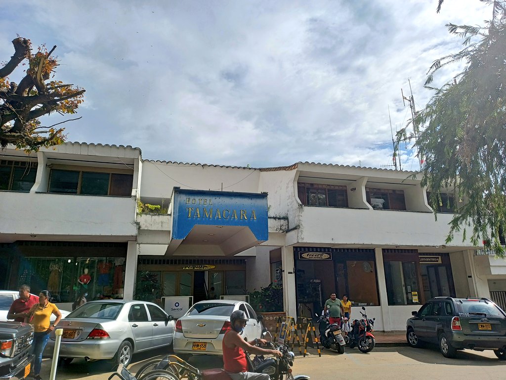 Solano's tweet photo. Logramos que un juez dictase medidas cautelares para proteger los predios del hotel que le pertenece al municipio y que Alcaldía de Socorro quería regalar. Ahora, los ciudadanos haremos lo posible para que vuelva a servir para el turismo del sur de Santander #ElTamacaraNoSeRegala https://t.co/hz7vQ0fGSc