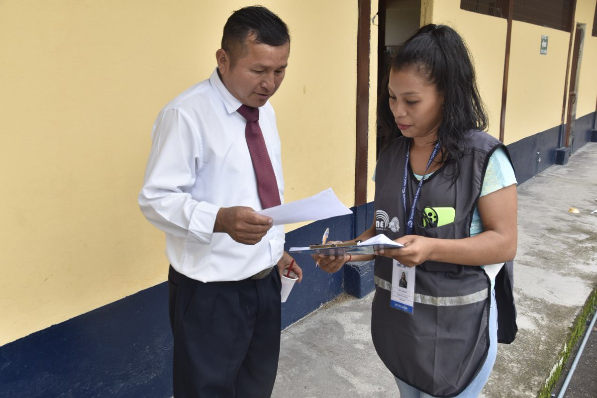 CNEOrellana's tweet photo. #Elecciones2023Ec | Nuestros funcionarios se desplazaron a las parroquias rurales del cantón #Loreto para entregar notificaciones a quienes fueron seleccionados como Miembros de las Juntas Receptoras del Voto.
#LaDemocraciaEnTusManos
#EcuadorCuentaContigo https://t.co/9JNuslMo3r