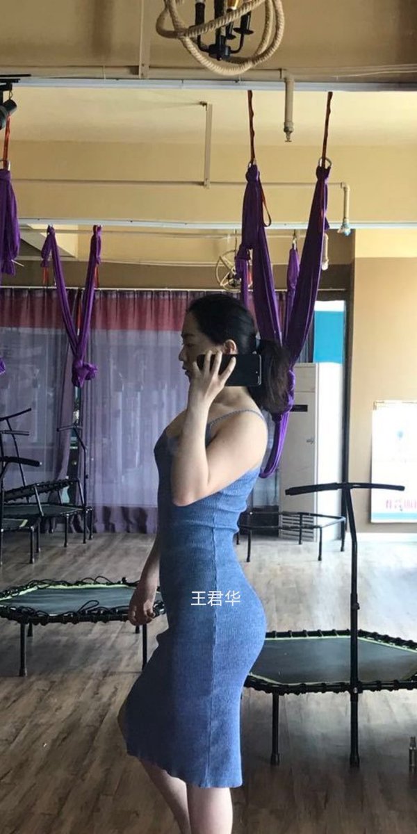 wangjunhua9's tweet photo. 最近工作压力大，有点点emo，就没怎么看推。没关系，喜欢姐姐的就主动发照片私聊姐姐吧。 https://t.co/tu2EHvAJDD