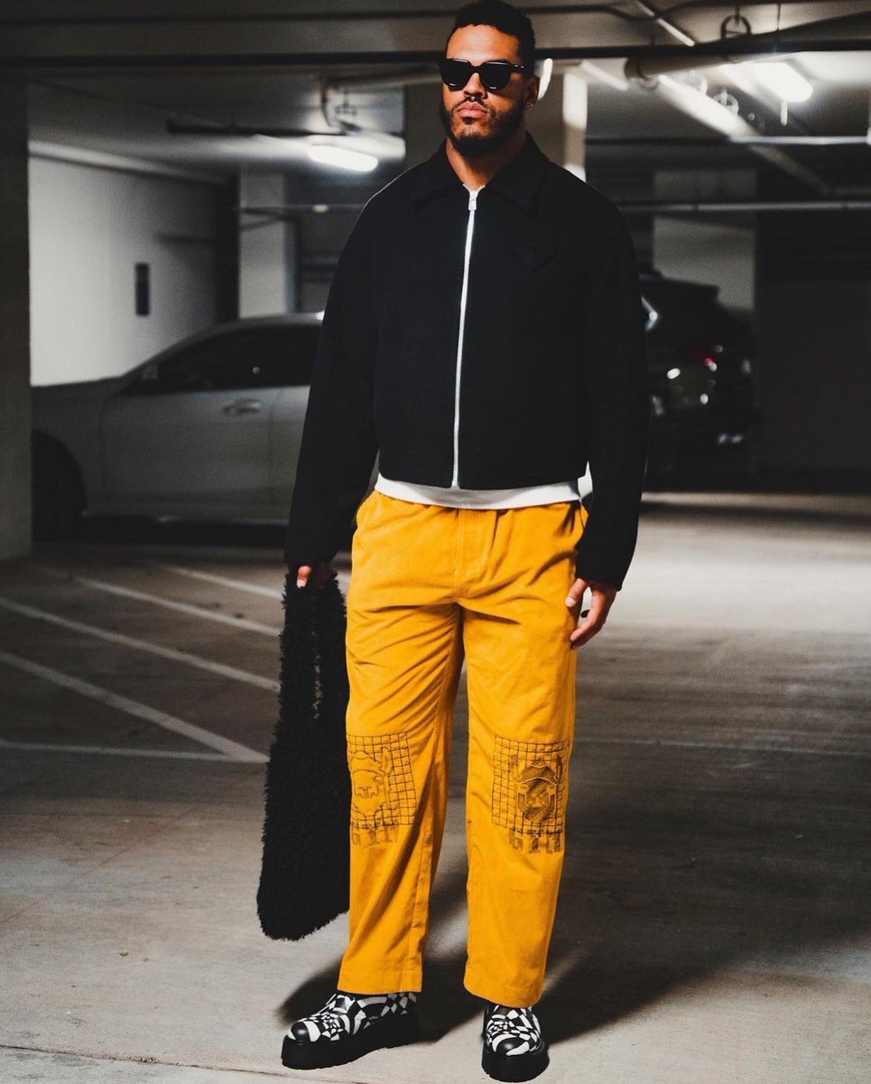 Protrending's tweet photo. Peep #AnthonyBarr posted up in #Bottega, #BernhardWillhelm, and #Celine ahead of Week 8! 
#protrending #stylelikeapro #nflstyle
(📷 @ammarmultani ;🎨 @byvickmichel) https://t.co/EPkZvpnoko
