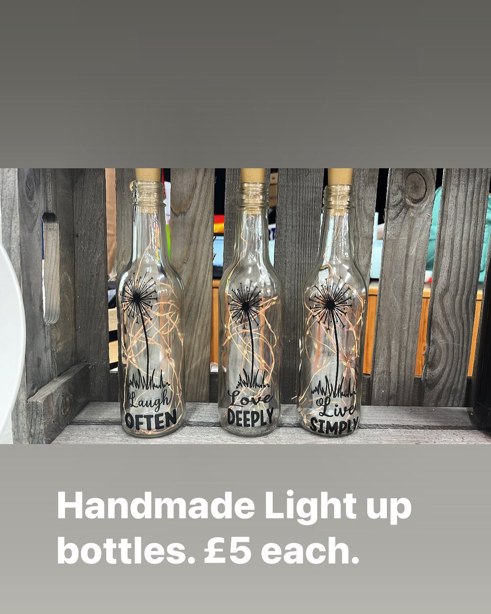 Karena_buck's tweet photo. Just love these, light up dandelion bottles. £5 each. #Craft #Cricut https://t.co/8v71R4EJ2H