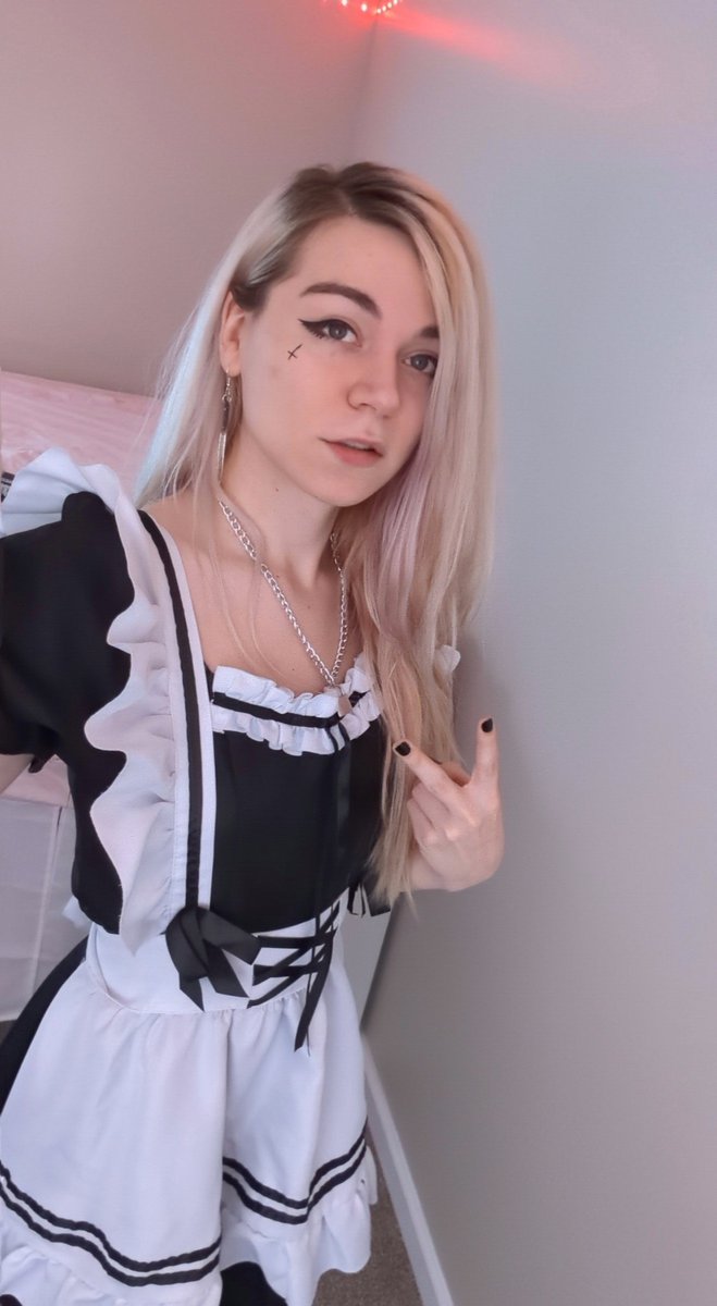 marina 🌿 🇨🇦11/18-12/2 on Twitter: "RT @oncloud_e: okay not to spam this outfit but idc i feel so