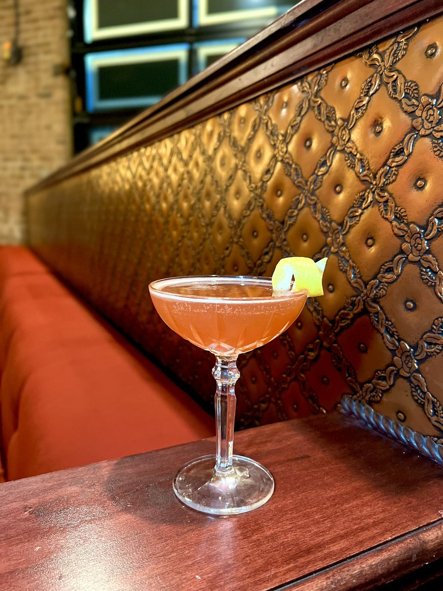 GGwestloop's tweet photo. 🎵 Now I'm free, Free fallin'!🎵 You’ll fall in love with our new cocktail. Free Falling is made with brandy, cointreau, lemon, cranberry, and chai spiced tea. Don’t worry we will catch you! #WestLoop #Chicago #LiveMusic https://t.co/b8ChjLudVl