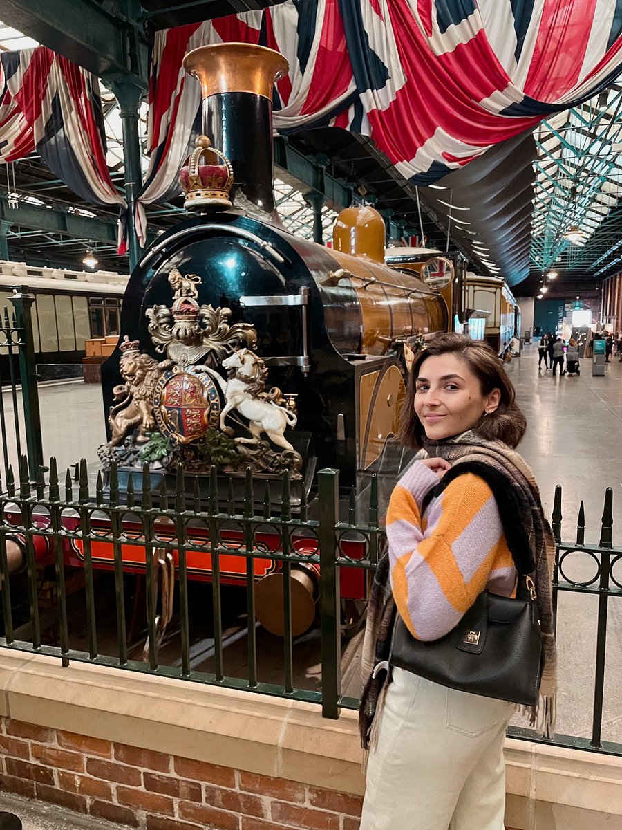didn’t realise how big trains are and now my go-to height is ‘the same as a train wheel’ <a href="/RailwayMuseum/">National Railway Museum</a> #museumtwitter