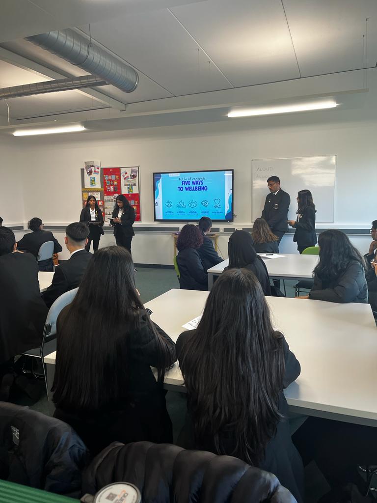 lgs_news's tweet photo. Our Young Health Champions holding mental health workshops for Year 12 students all week. #LGScaring https://t.co/p6akEysIlU