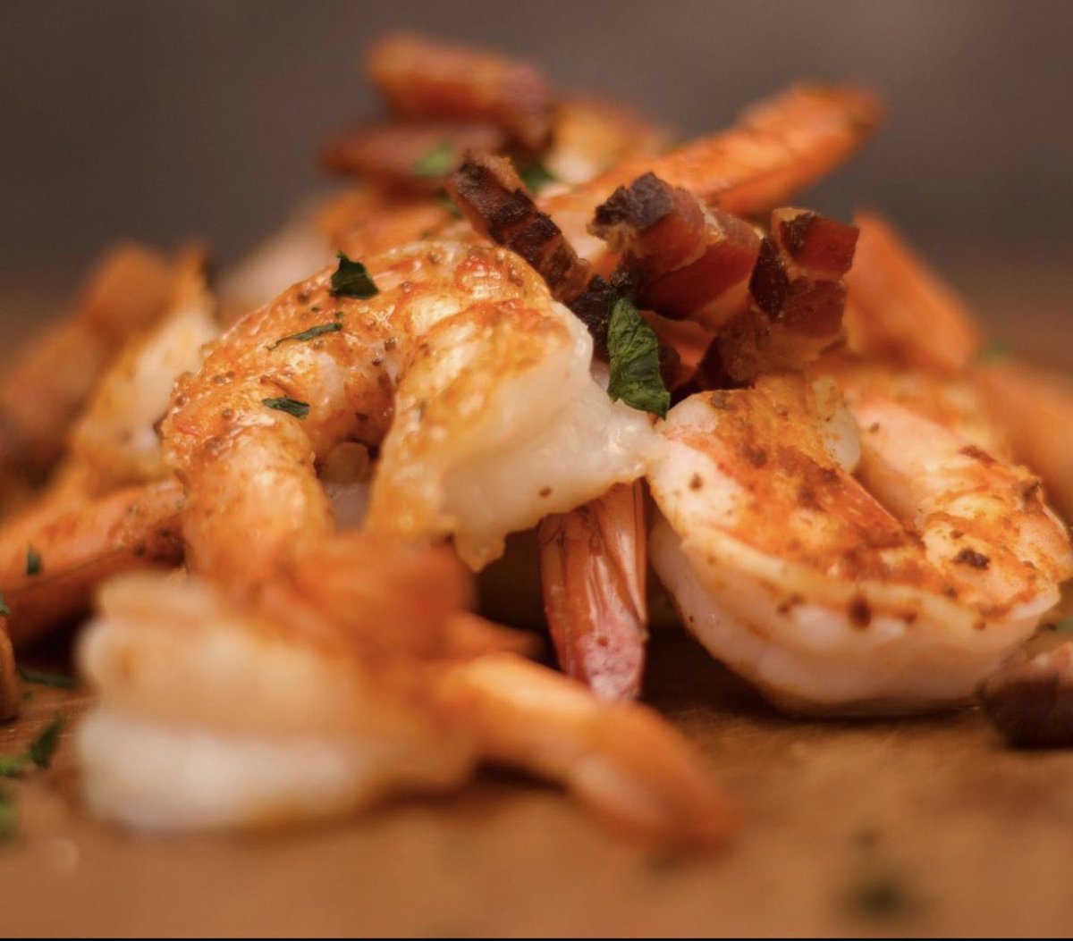 ShinersCraftBBQ's tweet photo. Not all BBQ lives on land! These shrimps cooked in @BillEsBacon renderings. The smokey creole flavors just keep on coming!

‘Shiners CraftBBQ offers seasonal seafood. We want it fresh and flavorful for your friends and family! https://t.co/WJhTI3OXxv