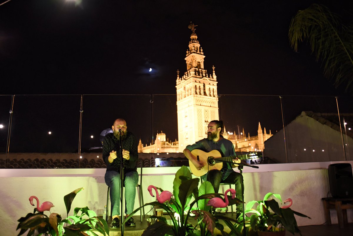 ⚡️El Flamenco puro es la vanguardia⚡️
.....
#flamencoacustico 
#puravidaterraza
.....
Mil gracias @londrocantaor_oficial y <a href="/juancampallo/">Juanrivera</a> por la magnífica tarde que nos hicisteis pasar.
.....
#azotea #laidea #atmosfera #otrorolloexiste #sevilla