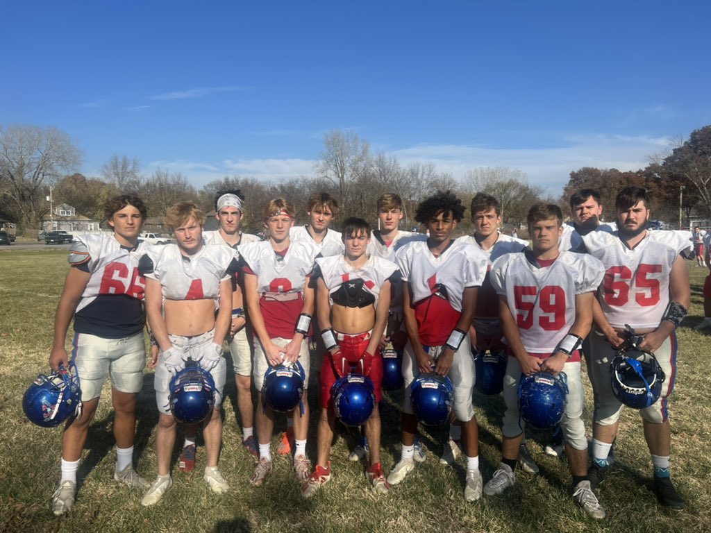 sportsinkansas's tweet photo. 📍 Wellsville, KS - Wellsville High School 

The Eagles (3A) are 9-0 under HC Mike Berg heading into a round of 16 matchup with Topeka-Hayden. 

Interviews coming tonight with SIK’s @bjbowman13 🎥 https://t.co/InbkVwirM7