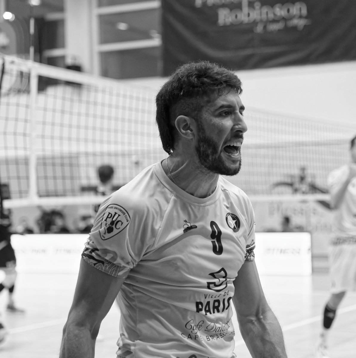nicomendez14's tweet photo. Llegaron LOS 30 AÑOS…
•
Gracias a la vida tengo a mi lado toda mi familia, mi novia, los amigos que quiero y sigo viviendo mi sueño de ser jugador profesional de voley.
•
Seguimos para adelante! #3decadas #2del11 https://t.co/5ylmoms5bV