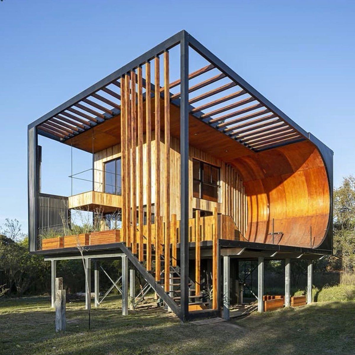 skatelite's tweet photo. The Skate House! 🏡 🇦🇷 Designed by architect Macu Bulgubure to create a space for living and his passion for skating. Macu recently resurfaced the skate house with our Pro r50 to protect against Mother Nature while keeping in mind his plan to use sustainable friendly materials. https://t.co/maSV4zWFQ5