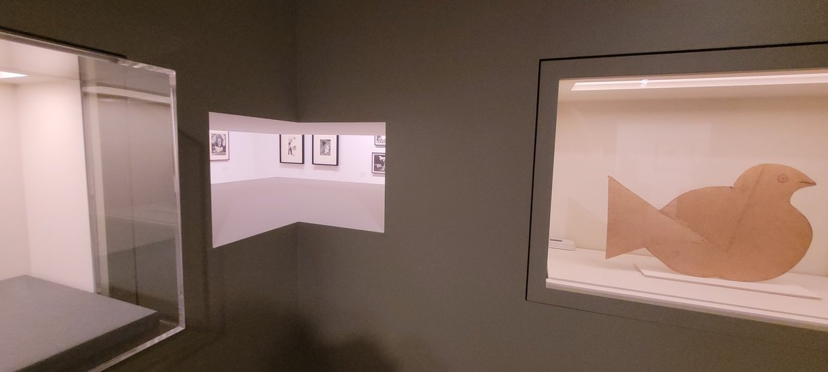 Interesting exhibition at @hammer_museum on Picasso's works made from cut and sculpted paper. I especially liked how the gallery walls had cut outs in them that let you peek through just like the works on display. #museums