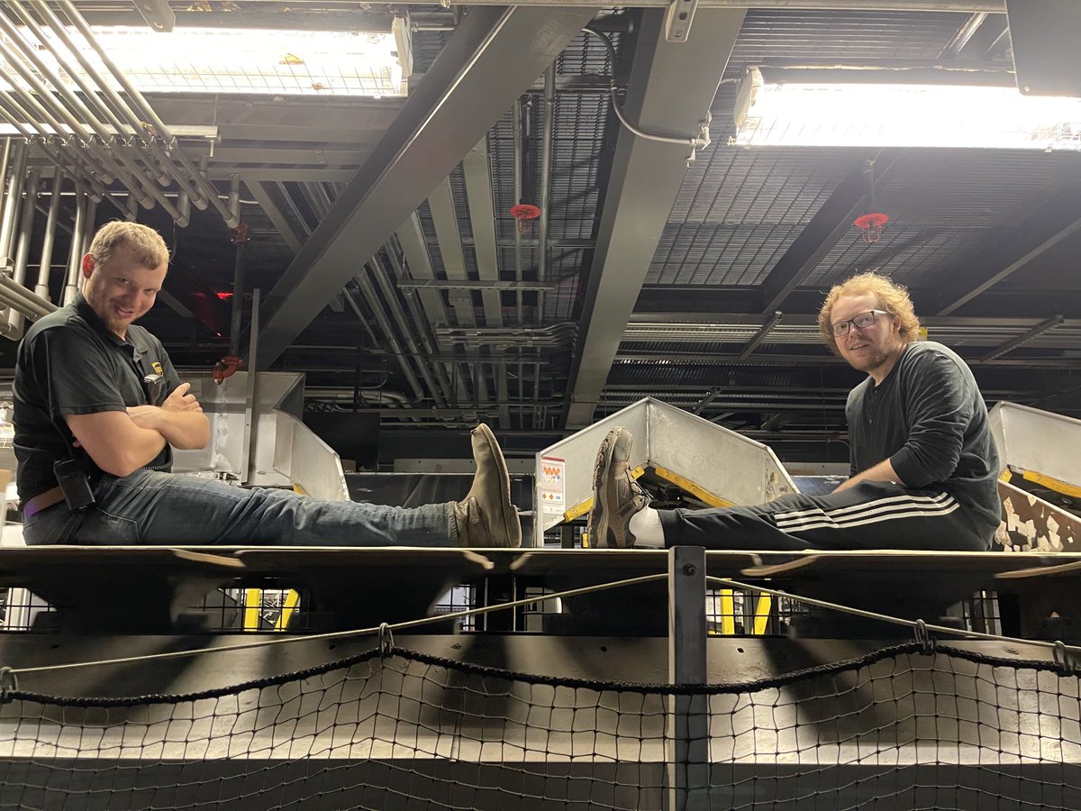 nicnel14's tweet photo. Today in Maple Grove we are all about keeping our @upsers safe by throwing a pre peak slips n’ falls safety blitz. #properfootwear #moretocome #beaware #3ptsofcontact @Liljens3 @NP_UPSers @JaradZimmerman @cordle_tony @Emma_goski https://t.co/Yi7635Lz5p