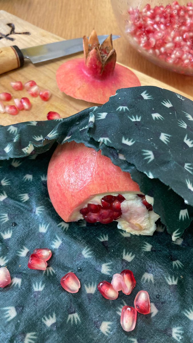 I have a new found love for pomegranates 💚 bash half the seeds out with a wooden spoon and keep the other half fresh in a beeswax wrap! Thanks for the fruit <a href="/TatwsTrading/">Tatws Trading 🏴󠁧󠁢󠁷󠁬󠁳󠁿🏴󠁧󠁢󠁷󠁬󠁳󠁿</a> ! #angleseyhour #beeswaxwraps