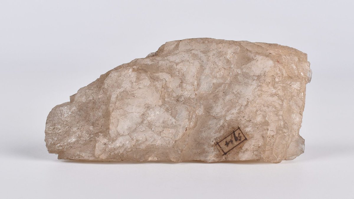 Goethe_Rocks's tweet photo. #MonatdesMittelgebirges
Inv. Nr.: GNG 00854
Hist. Präsentationstitel: #Mineralien-#Sammlung, #Schwerspat vom #Iberg bei Grund am #Harz
Sammler: #Goethe https://t.co/S4aLGstJ4h
