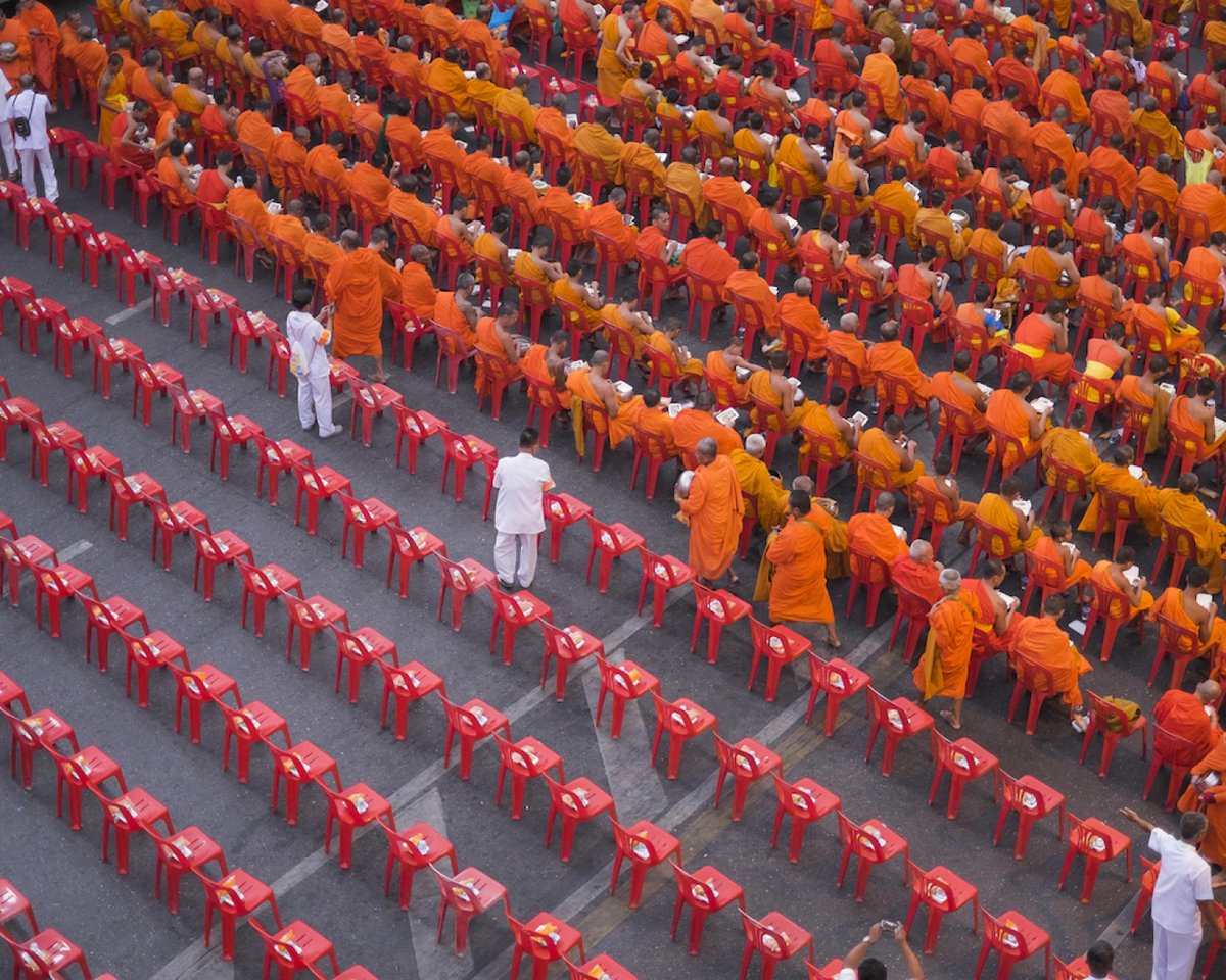 SAINTLUCYReps's tweet photo. ⏱🌏 @adambirkan captured an early morning gathering of thousands of Thai monks in Bangkok for @AFARmedia’s feature “24 Hours in the World’s Great Cities,” written by @sarika008. 

https://t.co/5BZlR4BHjy https://t.co/Y4U0HUnRhy