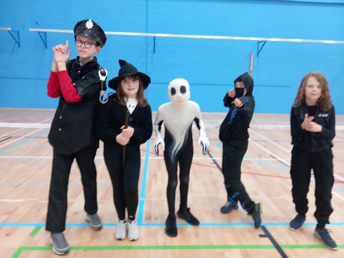 LargsTennisClub's tweet photo. Young players having Halloween fun at Largs Tennis Club #tennis #tennisscotland #lta #tenniscoach #tenniscoaching #halloweencostume #halloweentennis https://t.co/fvVRNDGiio