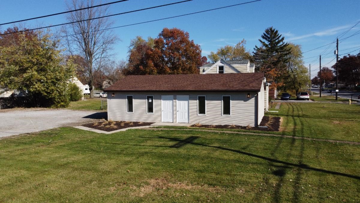 Retail/Office For Lease!
◾ 1,000 SF on 0.23 AC
◾ Completely renovated in 2022
◾ Excellent visibility and easy access

Interested? Contact Ian Deiser at 260.452.5153 or ian@naihb.com today!
bit.ly/3WrkQcV